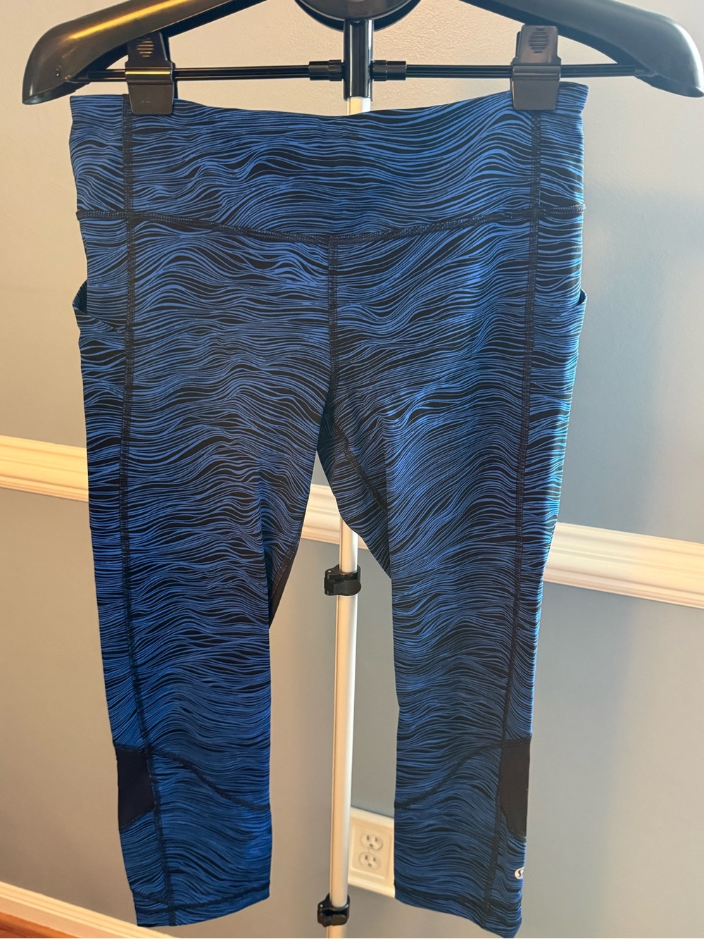 Lululemon Blue Black Wavy Print Running Crop Leggings Size 8